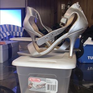 Size 9 silver heels